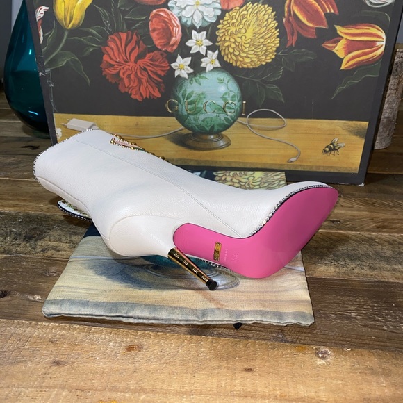 Gucci Fosca Appliqued Crystal Leather Ankle Boots - Picture 7 of 8
